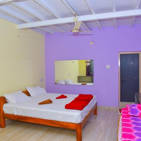Gopi Plantation Homestay Hampi Room photo